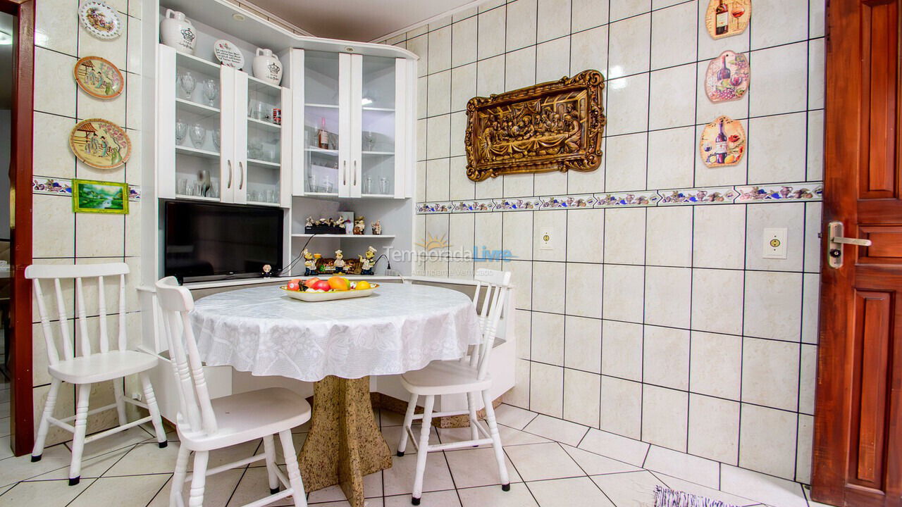 Casa para aluguel de temporada em Florianopolis (Praia dos Ingleses)