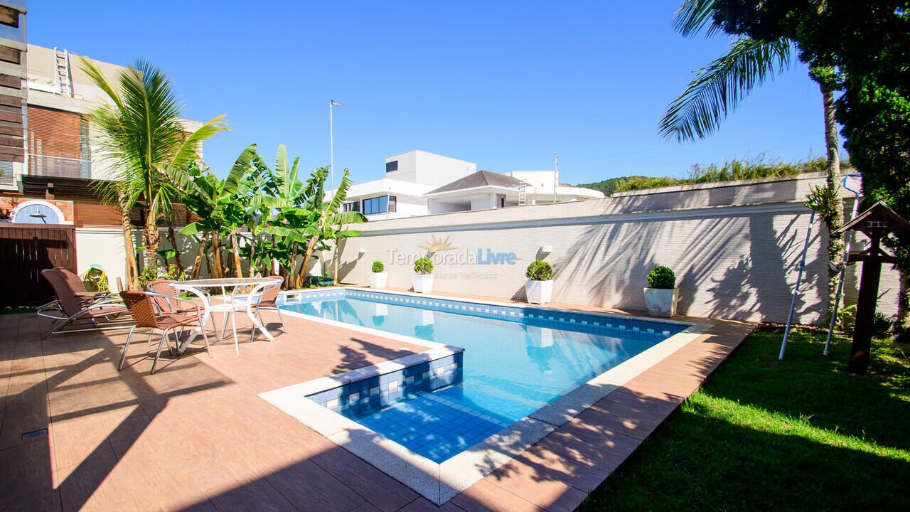 Casa para aluguel de temporada em Florianopolis (Jurerê Internacional)