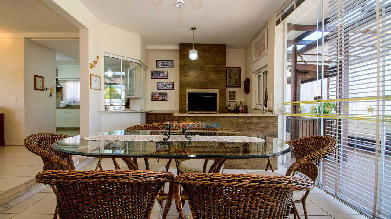 Casa para aluguel de temporada em Florianopolis (Jurerê Internacional)