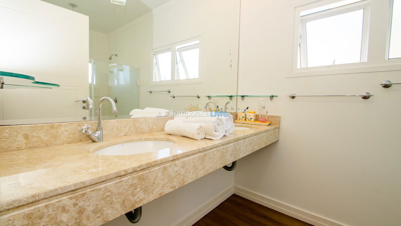 Casa para aluguel de temporada em Florianopolis (Jurerê Internacional)