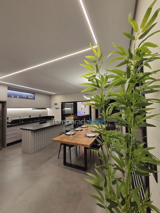 Casa para aluguel de temporada em Itapoá (Itapema do Norte)