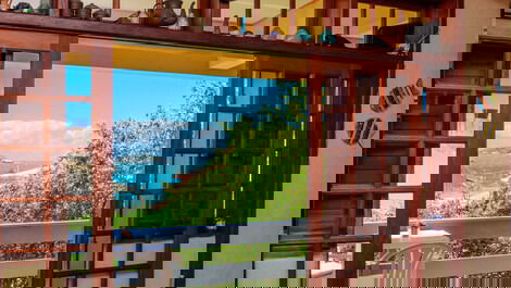 Large house with sea view, garden, 5 bedrooms with air, 50 meters from the sea