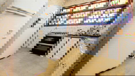 Large house with sea view, garden, 5 bedrooms with air, 50 meters from the sea