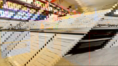 Large house with sea view, garden, 5 bedrooms with air, 50 meters from the sea