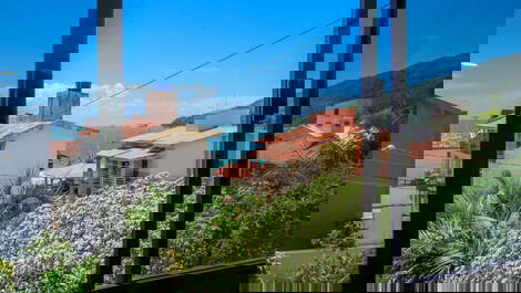 Large house with sea view, garden, 5 bedrooms with air, 50 meters from the sea