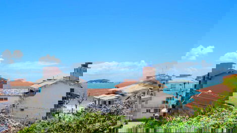 Large house with sea view, garden, 5 bedrooms with air, 50 meters from the sea