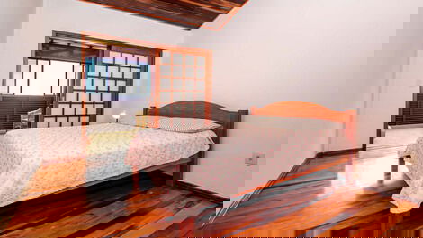 Large house with sea view, garden, 5 bedrooms with air, 50 meters from the sea