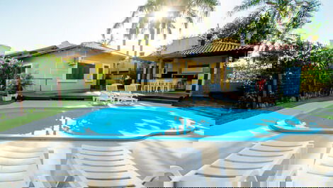 Excelente Casa para aluguel de temporada em Daniela, Florianópolis,...