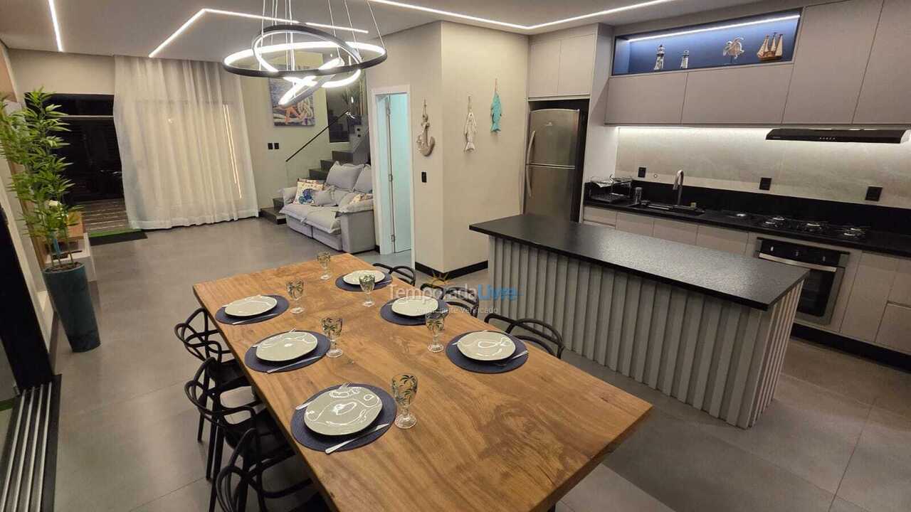 Casa para aluguel de temporada em Itapoá (Itapema do Norte)