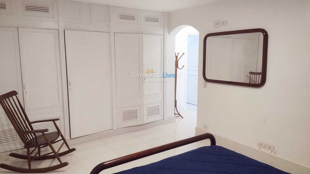 Apartamento para aluguel de temporada em Guarujá (Pitangueiras)