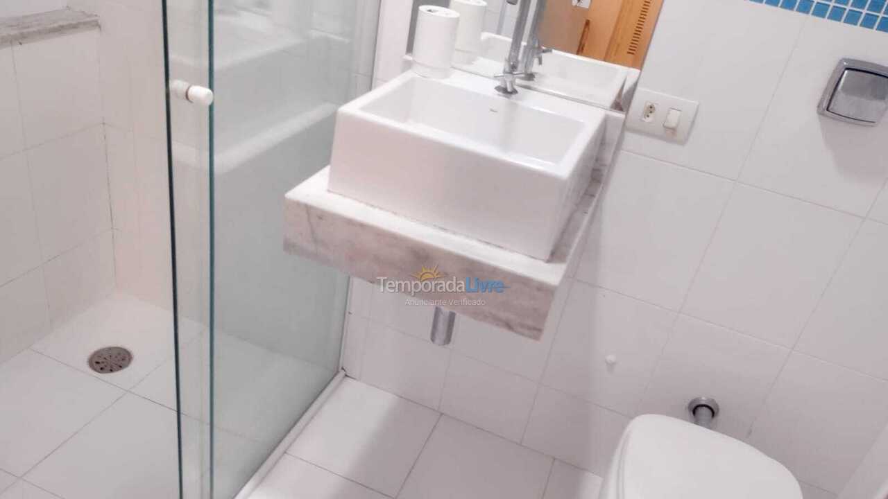 Apartamento para aluguel de temporada em Guarujá (Pitangueiras)