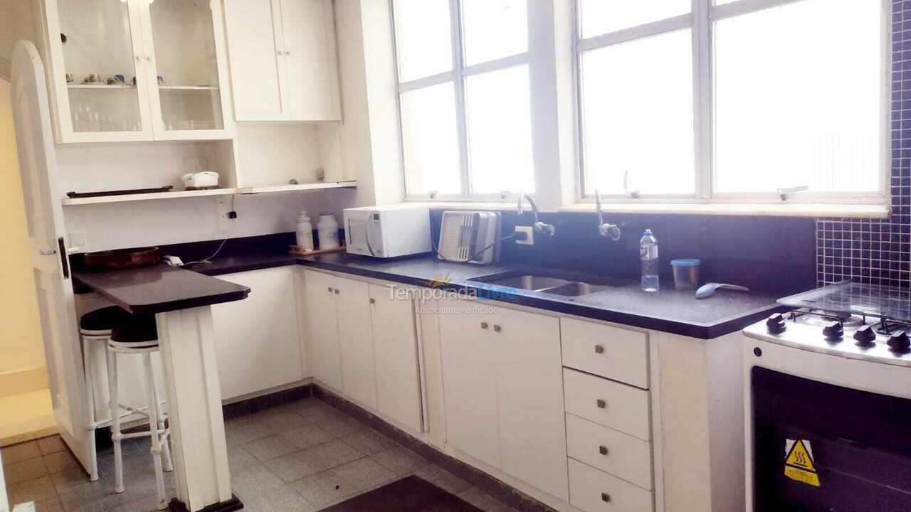 Apartamento para aluguel de temporada em Guarujá (Pitangueiras)