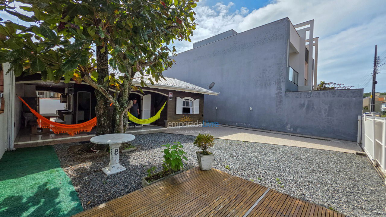 Casa para aluguel de temporada em São Francisco do Sul (Prainha)
