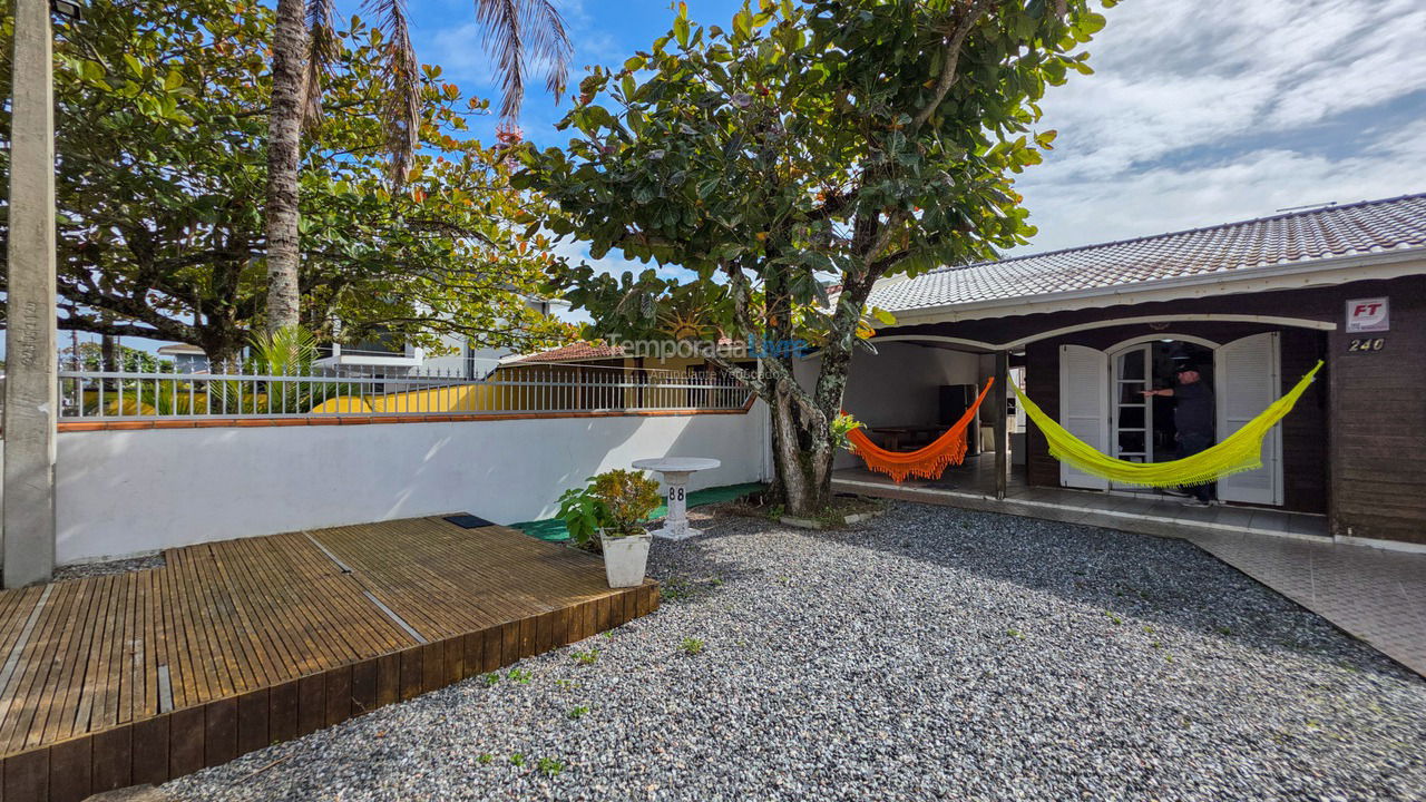 Casa para aluguel de temporada em São Francisco do Sul (Prainha)