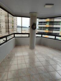 Frente Avenida e Vista Mar