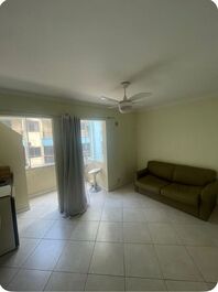 Lindo apartamento quadra mar, região central Meia Praia