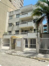 Lindo apartamento quadra mar, região central Meia Praia