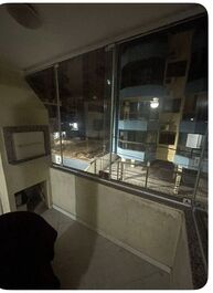 Lindo apartamento quadra mar, região central Meia Praia