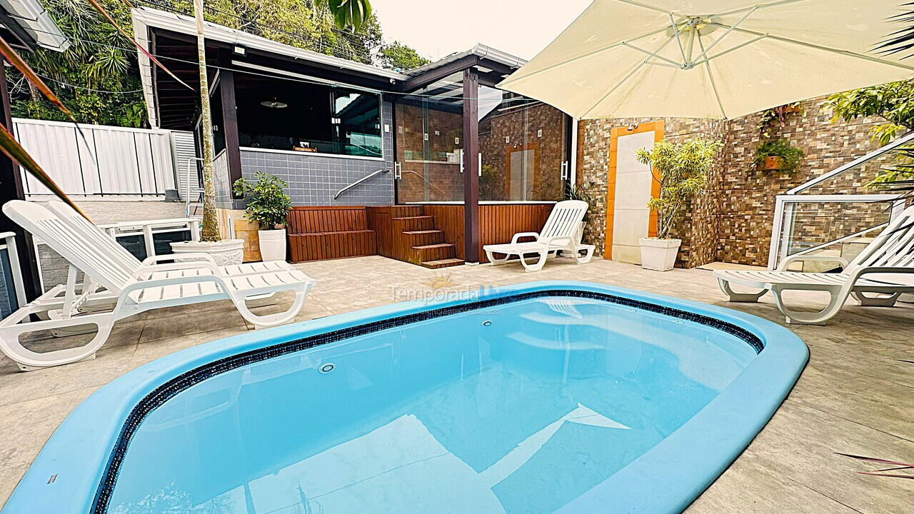 Área de piscina House for vacation rental in Florianópolis (Lagoinha)