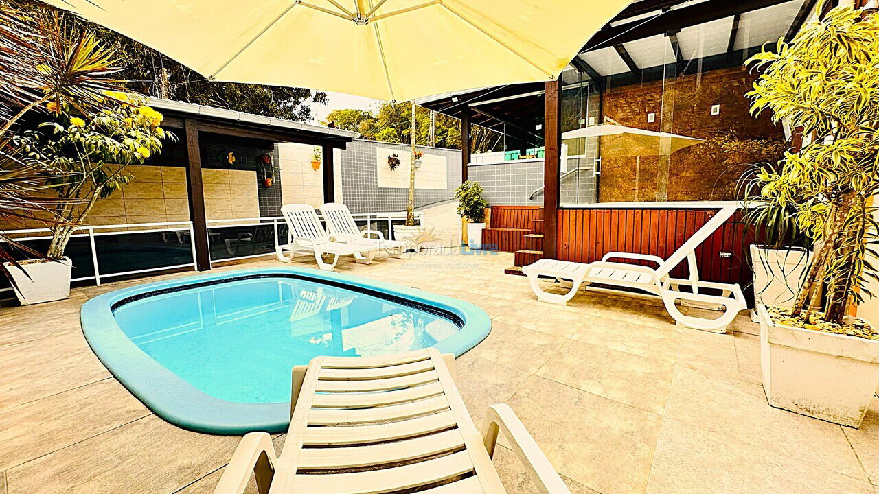 Área de piscina House for vacation rental in Florianópolis (Lagoinha)