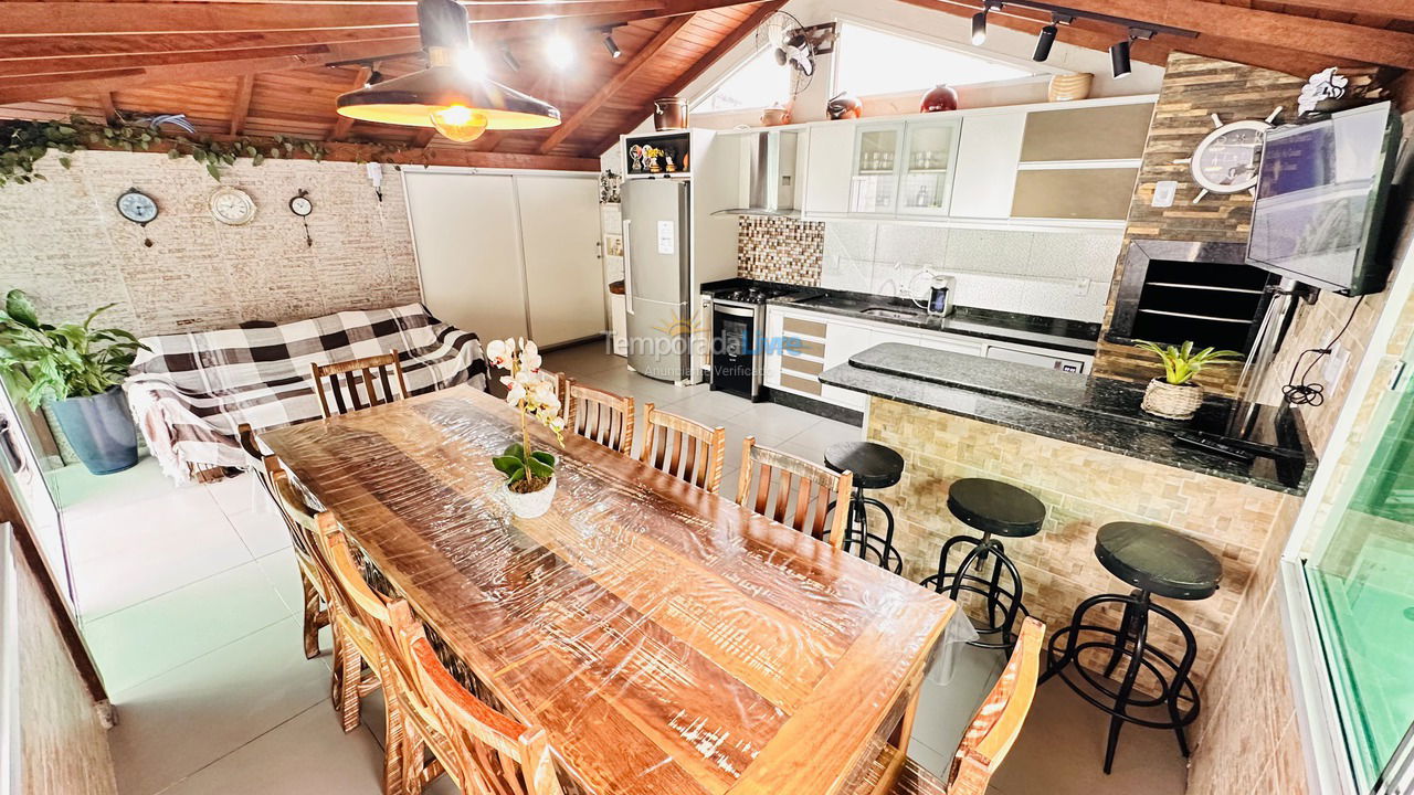 Área de churrasqueira House for vacation rental in Florianópolis (Lagoinha)