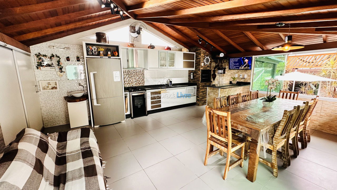 Área de churrasqueira House for vacation rental in Florianópolis (Lagoinha)