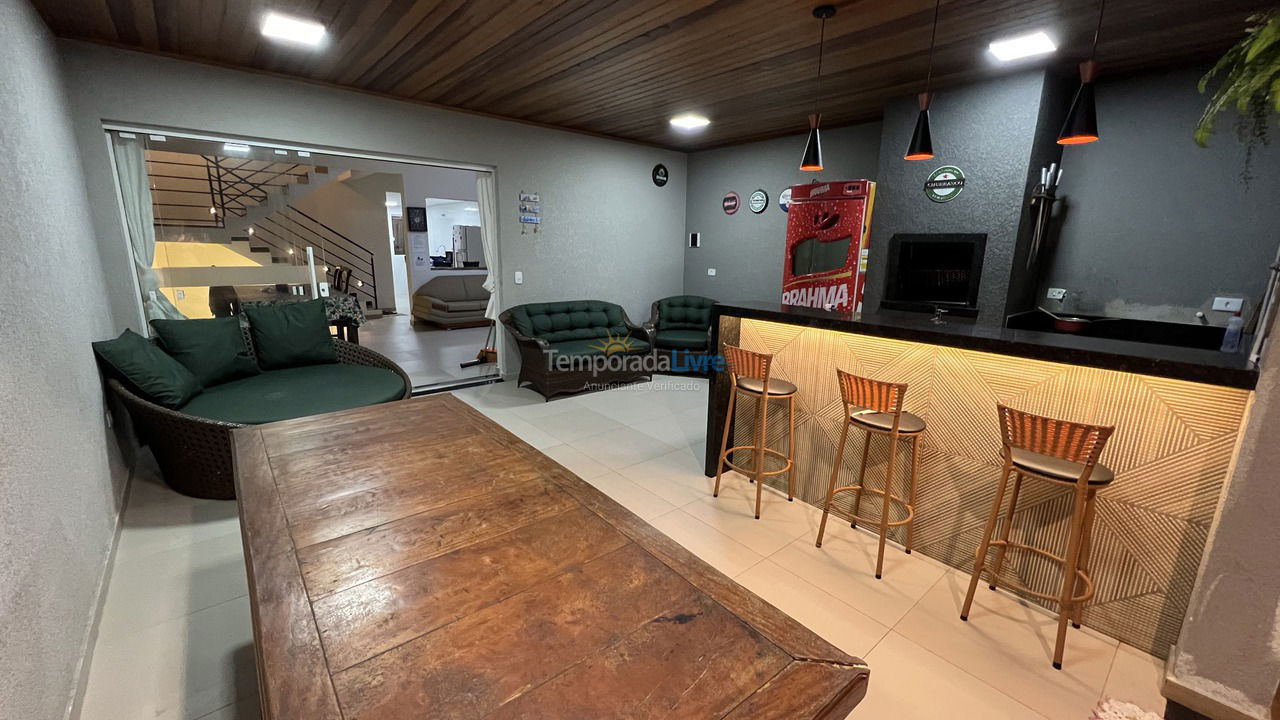 Casa para alquiler de vacaciones em Matinhos (Caiobá)