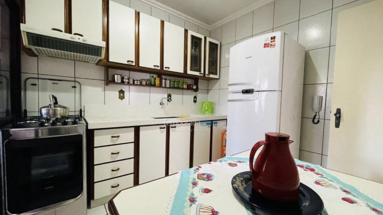 Apartamento para aluguel de temporada em Itapema (Meia Praia)