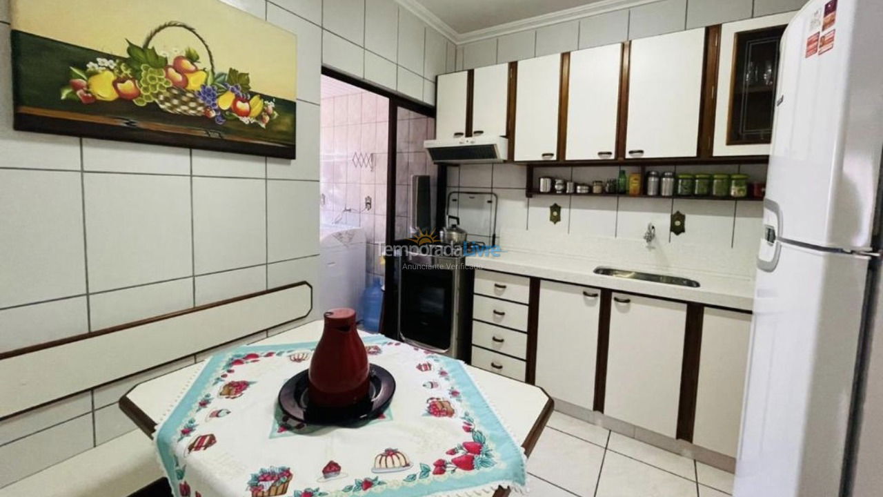 Apartamento para aluguel de temporada em Itapema (Meia Praia)