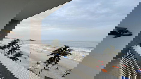 Vista da sacada para a praia da enseada