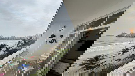 Vista da sacada para a praia das astúrias