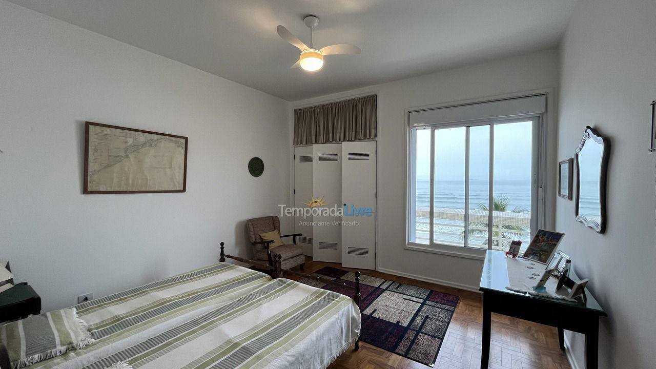 Primeiro quarto Apartamento para aluguel de temporada em Guarujá (Pitangueiras)