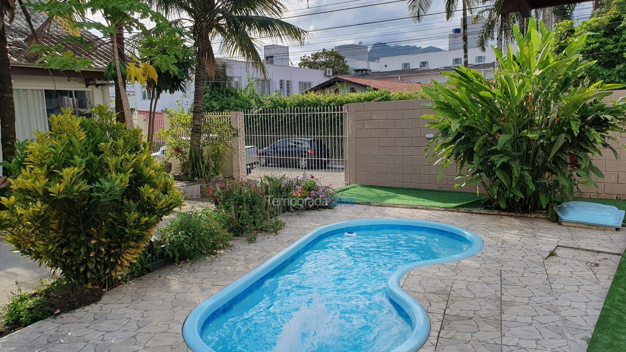 Casa para aluguel de temporada em Balneário Camboriú (Centro)