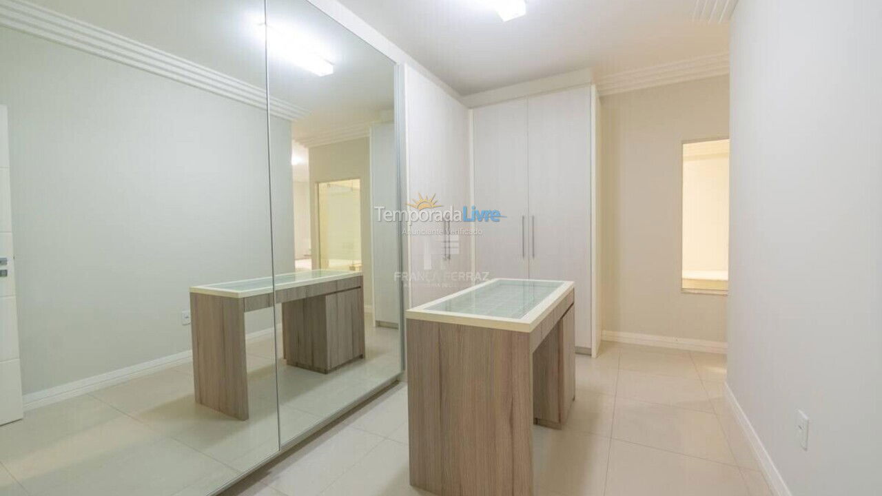 Apartment for vacation rental in Itapema (Centro)