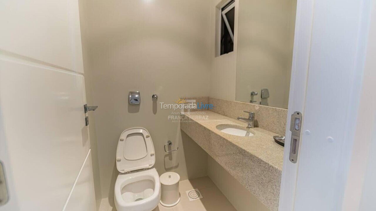 Apartment for vacation rental in Itapema (Centro)