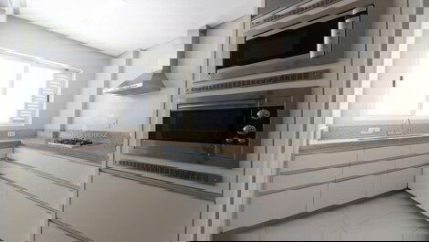 Apartment for rent in front of the sea with 4 suites in the center of Itapema