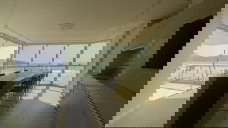 Apartment for rent in front of the sea with 4 suites in the center of Itapema