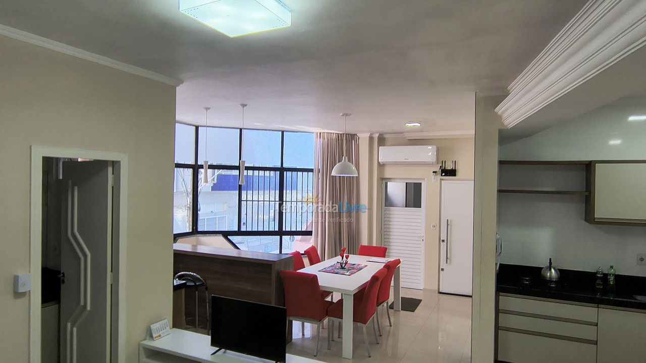 Sala de estar Apartamento para aluguel de temporada em Itapema (Meia Praia)