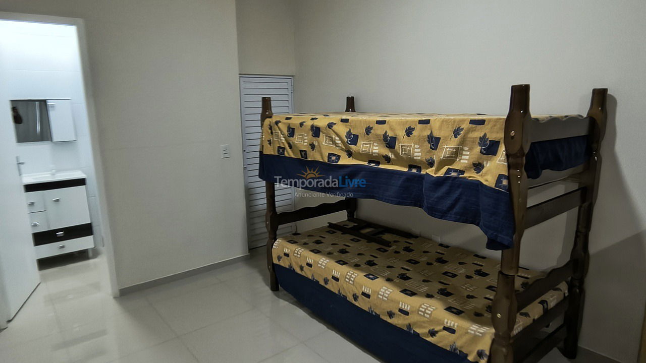 Suíte 1 Apartamento para aluguel de temporada em Itapema (Meia Praia)