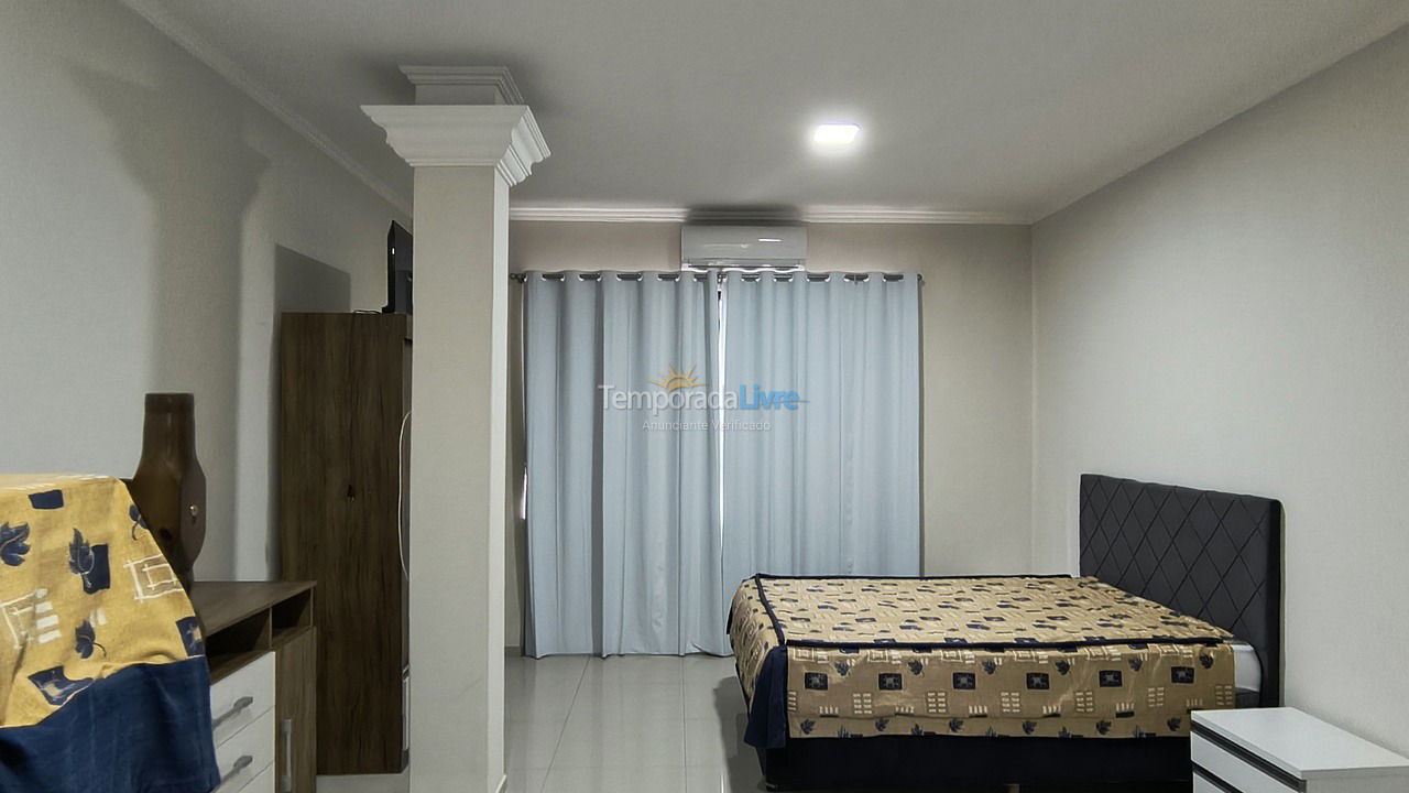 Suíte 1 Apartamento para aluguel de temporada em Itapema (Meia Praia)