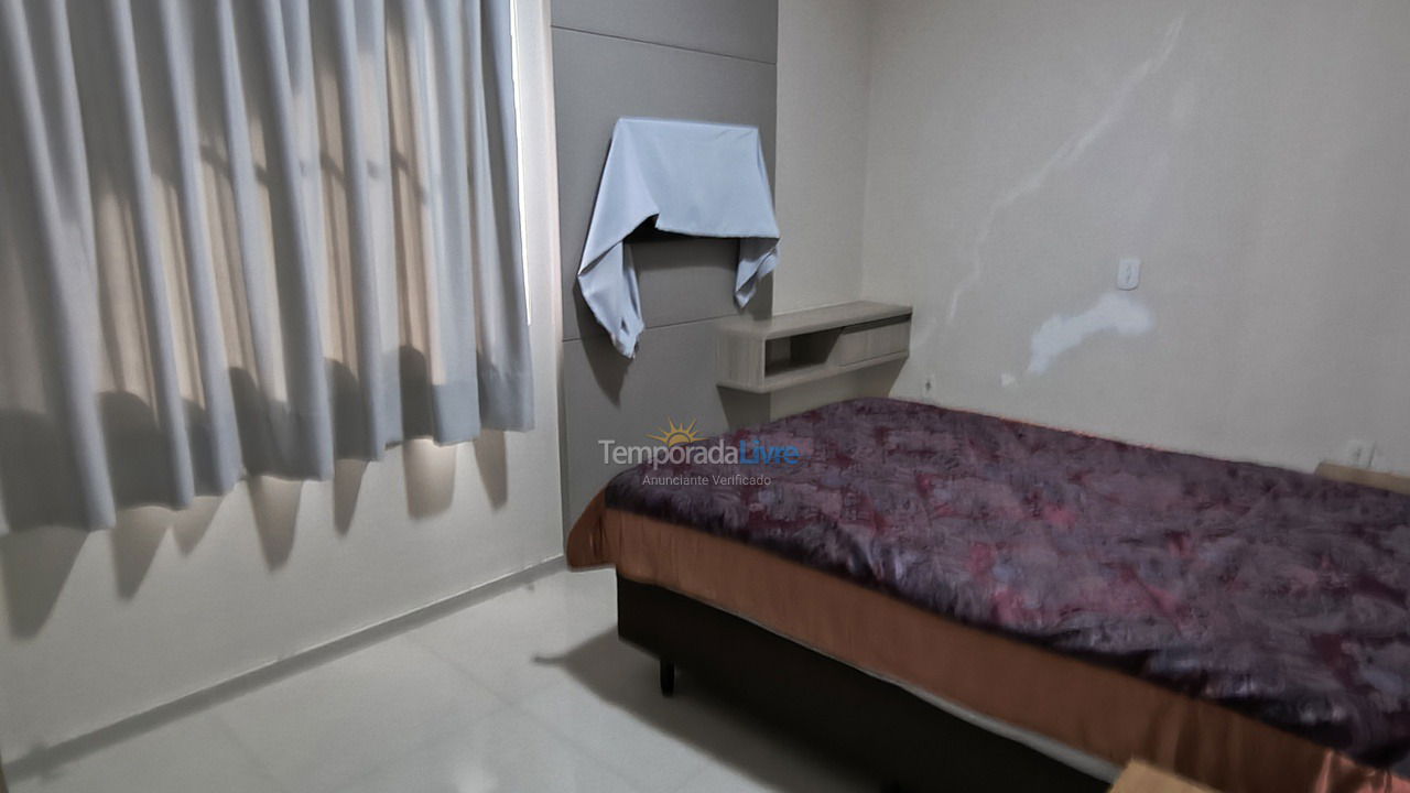 Quarto 3 Apartamento para aluguel de temporada em Itapema (Meia Praia)