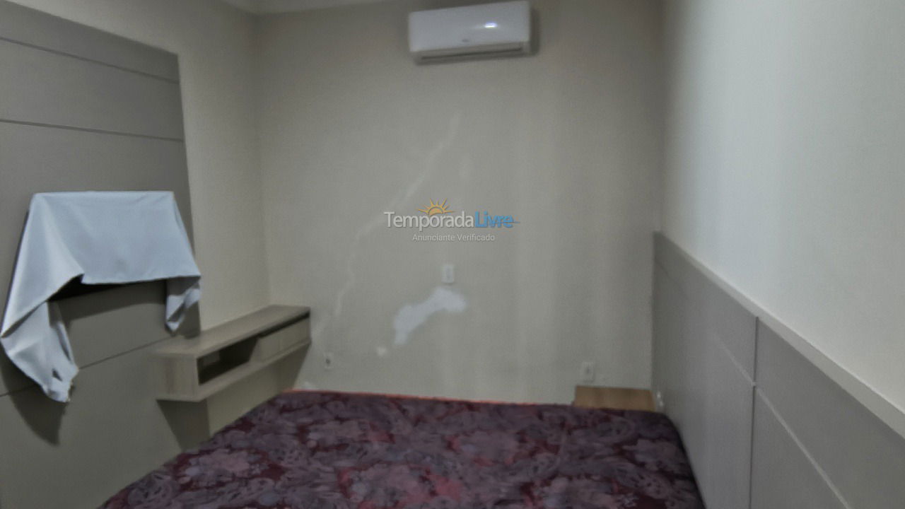 Quarto 3 Apartamento para aluguel de temporada em Itapema (Meia Praia)