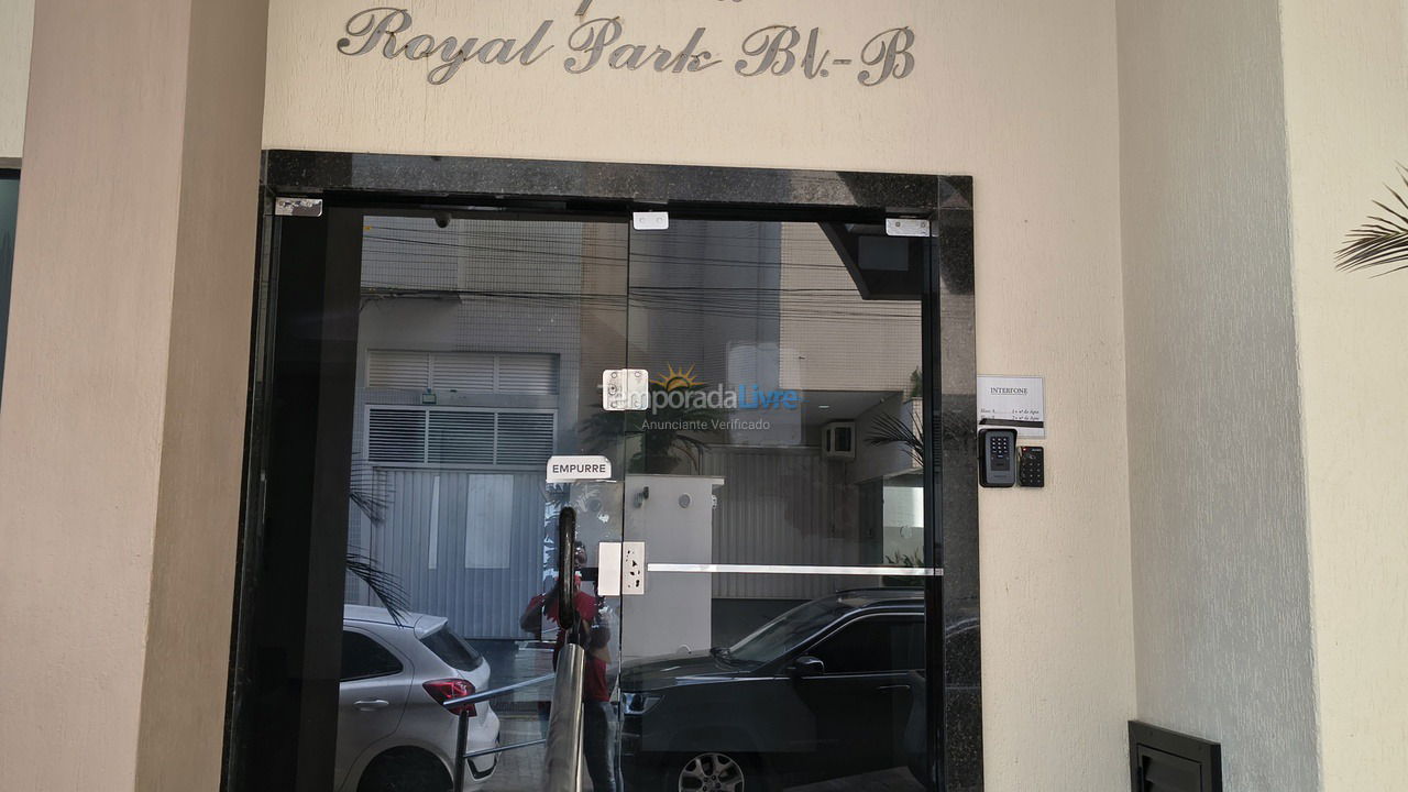 Hall de entrada do prédio Apartamento para aluguel de temporada em Itapema (Meia Praia)