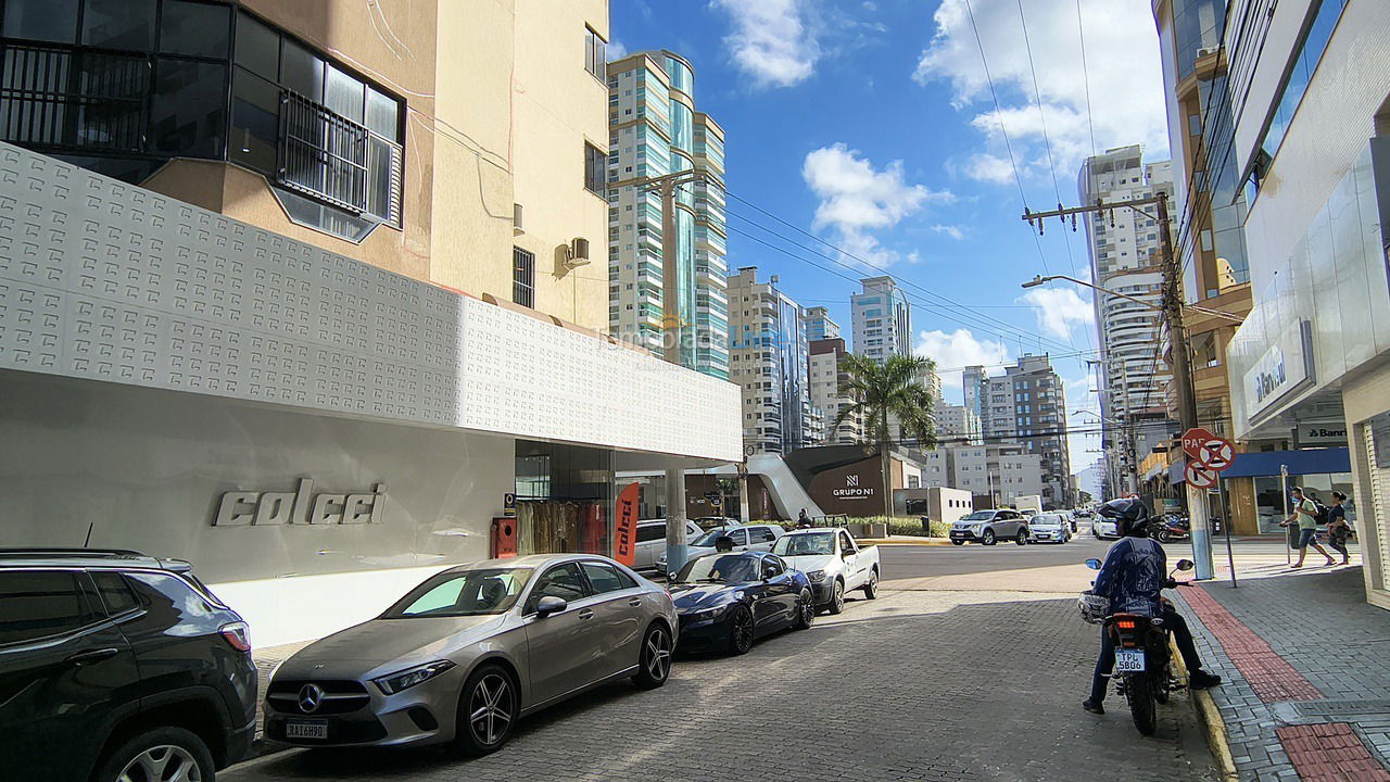 Rua Apartamento para aluguel de temporada em Itapema (Meia Praia)