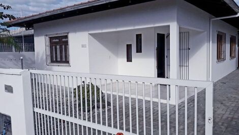 CASA CON BICICLETA y kayak PLAYA EN ESQUINA