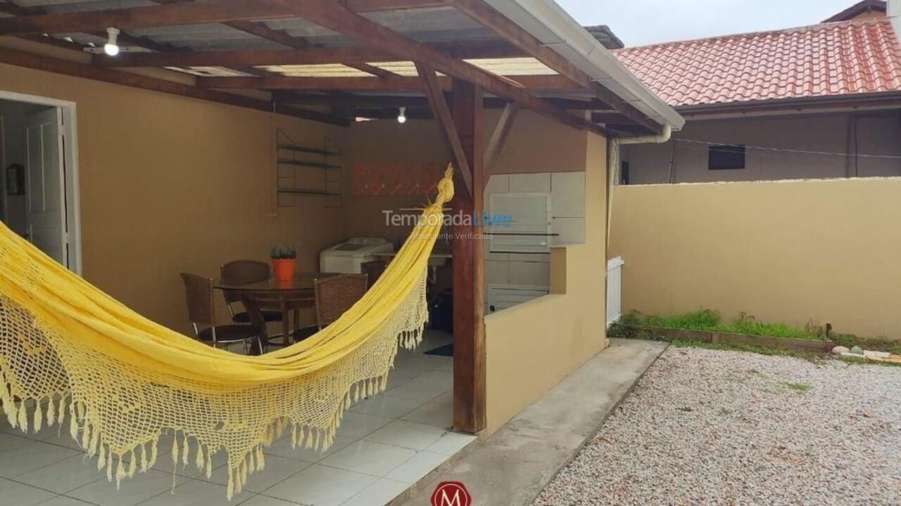 Casa com piscina House for vacation rental in Bombinhas (Canto Grande)