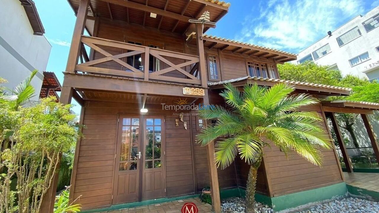 Casa de praia House for vacation rental in Bombinhas (Canto Grande)