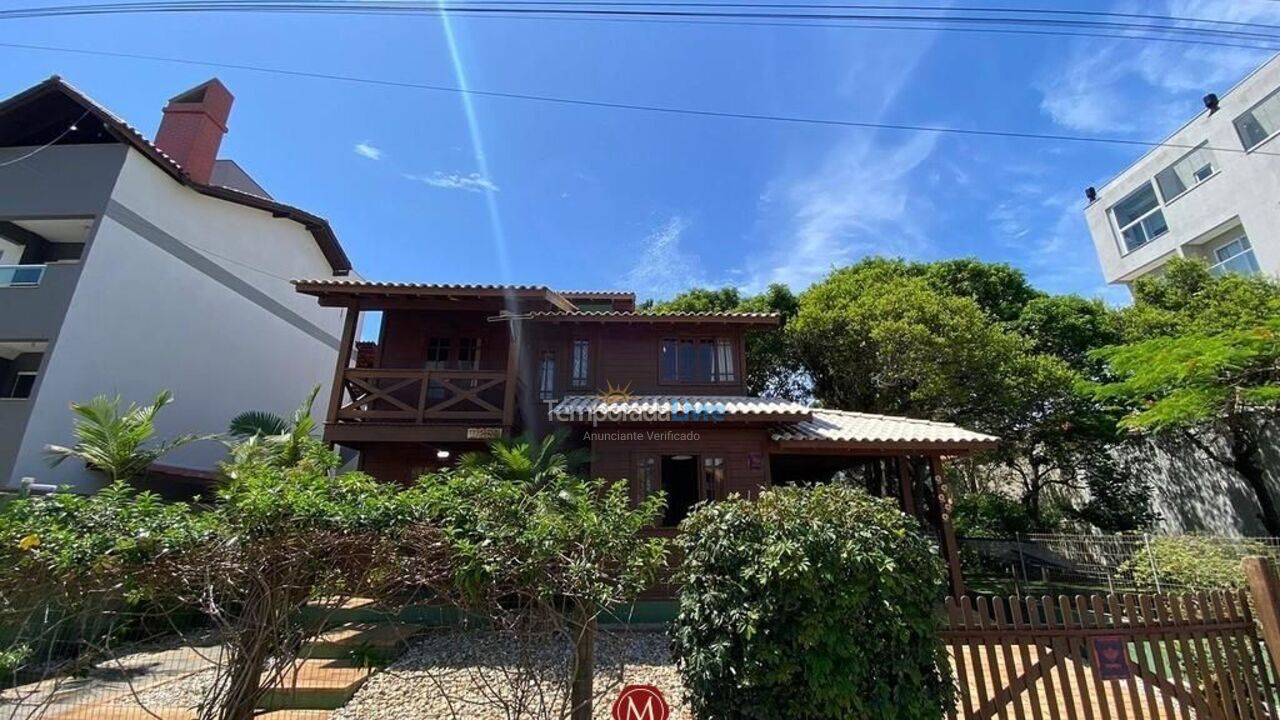 Casa de praia House for vacation rental in Bombinhas (Canto Grande)
