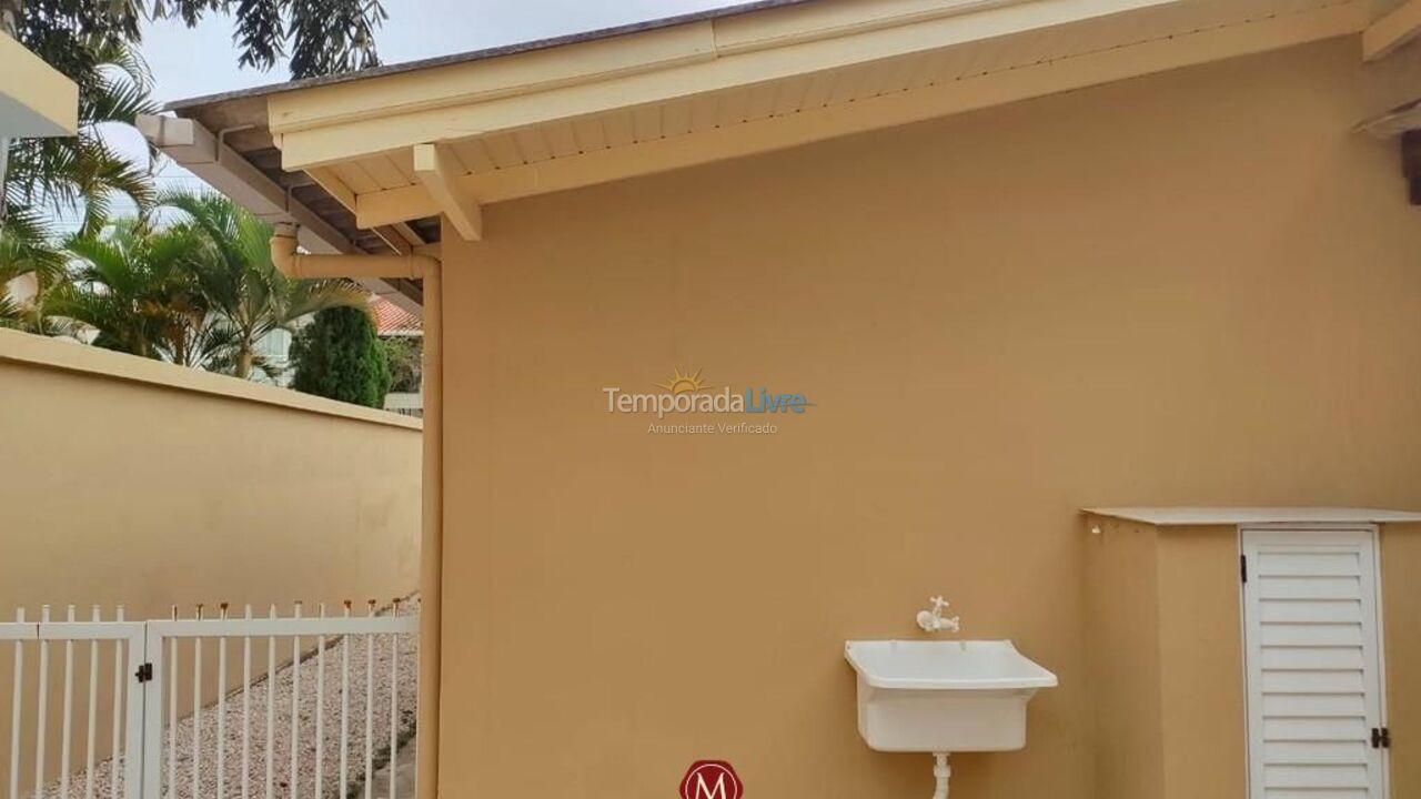 Casa com piscina House for vacation rental in Bombinhas (Canto Grande)