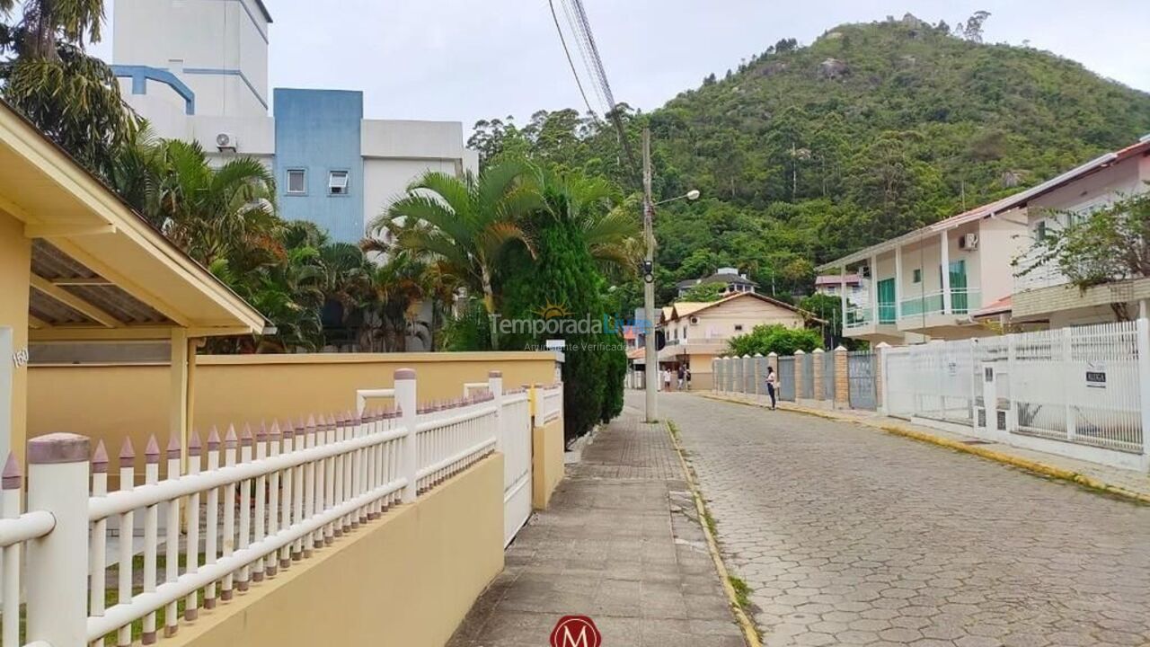 Casa com piscina House for vacation rental in Bombinhas (Canto Grande)